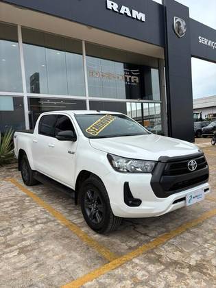 TOYOTA HILUX 2.8 D-4D TURBO DIESEL CD SR 4X4 AUTOMÁTICO